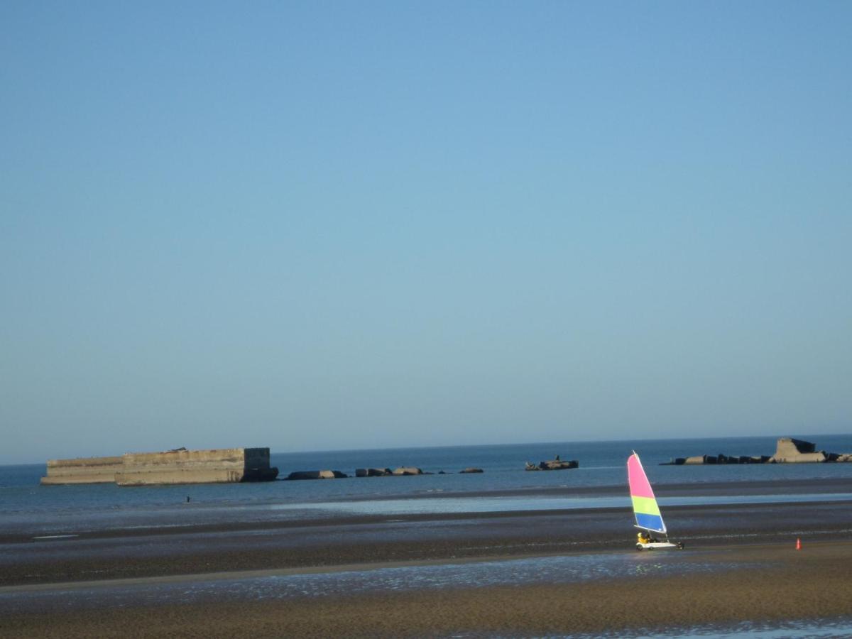 Gites "Plage" Ou "Pieds Dans L'Eau" En Front De Mer A Asnelles , 3Km D'Arromanches, 10Km De Bayeux Dış mekan fotoğraf
